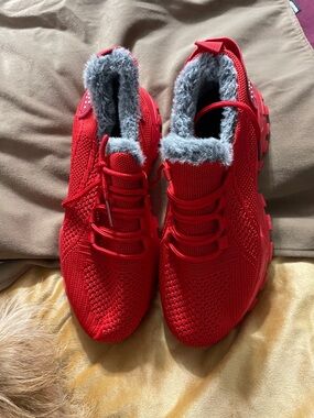 Women’s Athletic Sneakers with Faux Fur Lining - Red